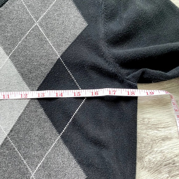 2 Old Navy V-neck Sweaters - Picture 11 of 12